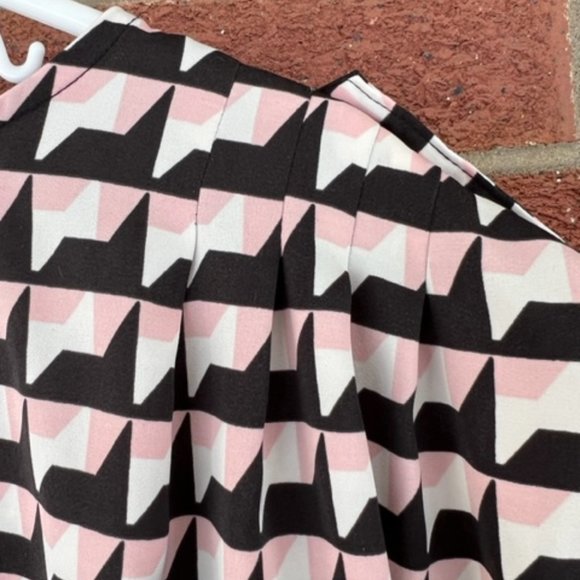 Who What Wear Black and Pink Geometric Blouse - Picture 3 of 8